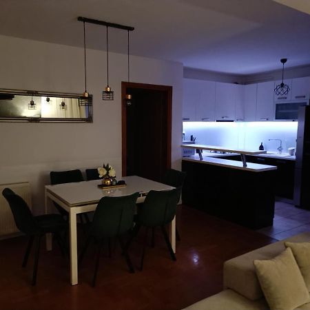 Arena Appartement Osijek Buitenkant foto