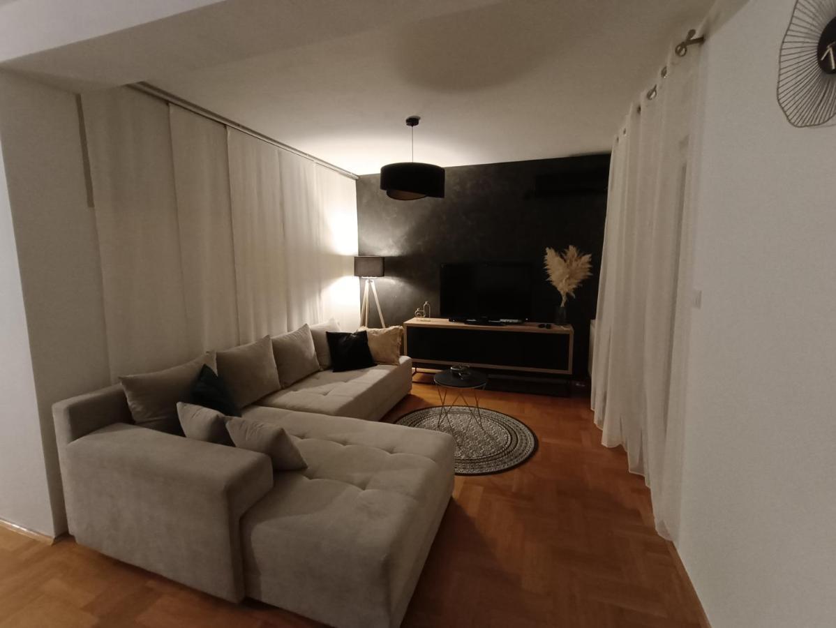 Arena Appartement Osijek Buitenkant foto