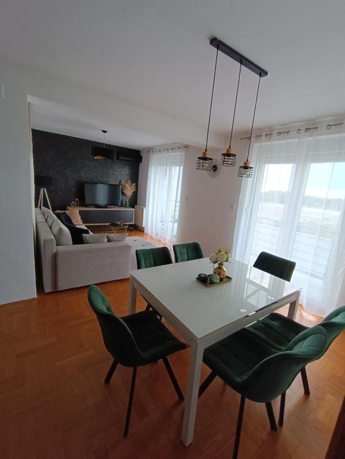 Arena Appartement Osijek Buitenkant foto