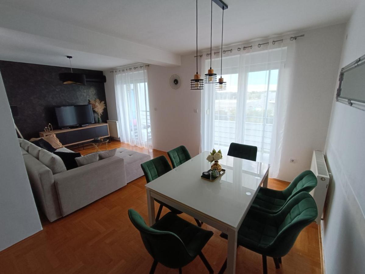 Arena Appartement Osijek Buitenkant foto