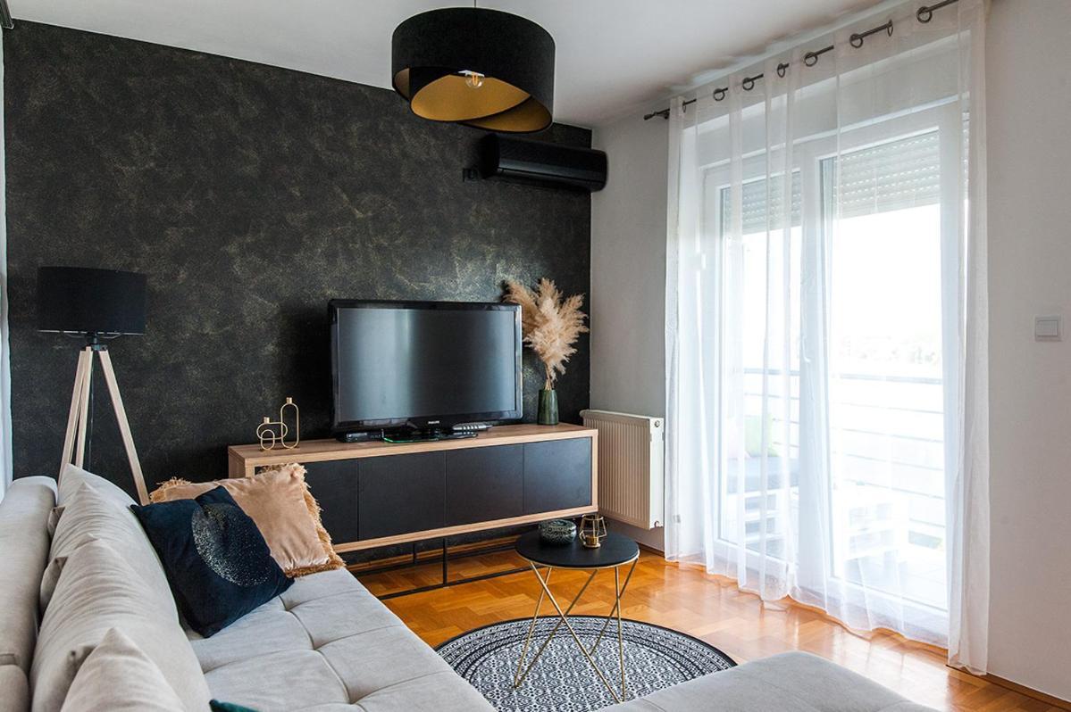 Arena Appartement Osijek Buitenkant foto