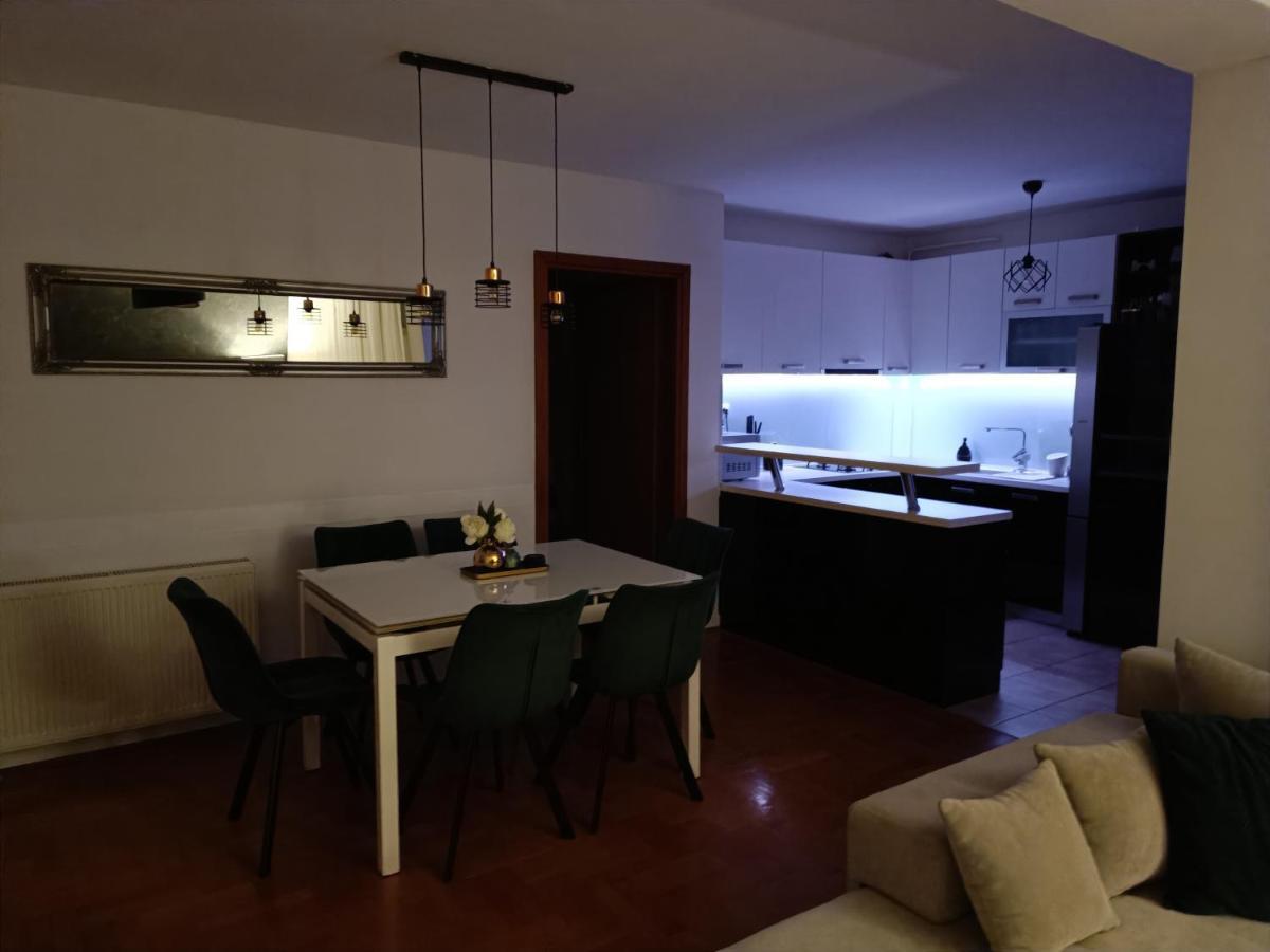 Arena Appartement Osijek Buitenkant foto