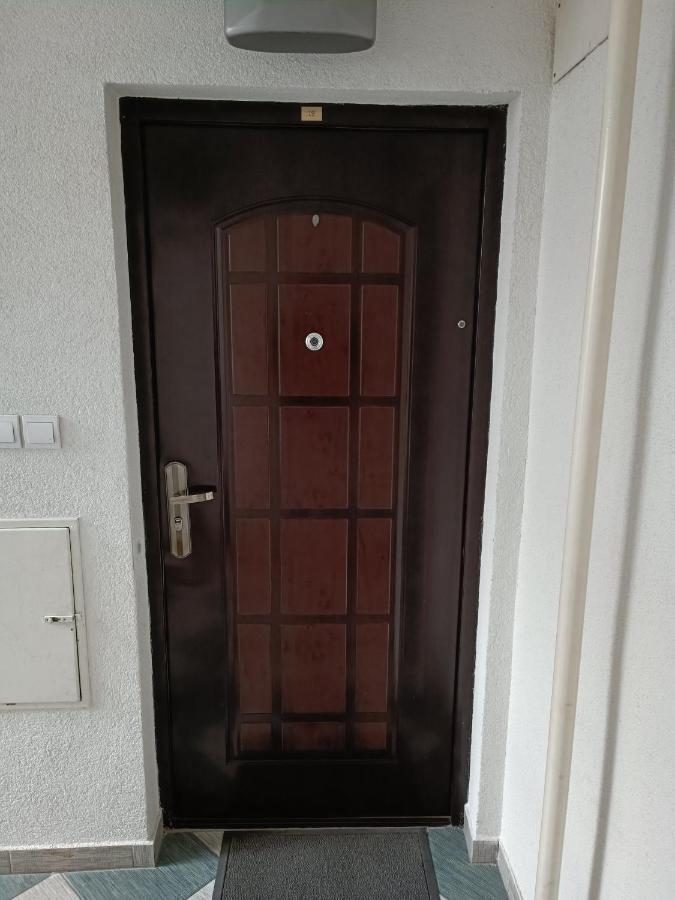Arena Appartement Osijek Buitenkant foto