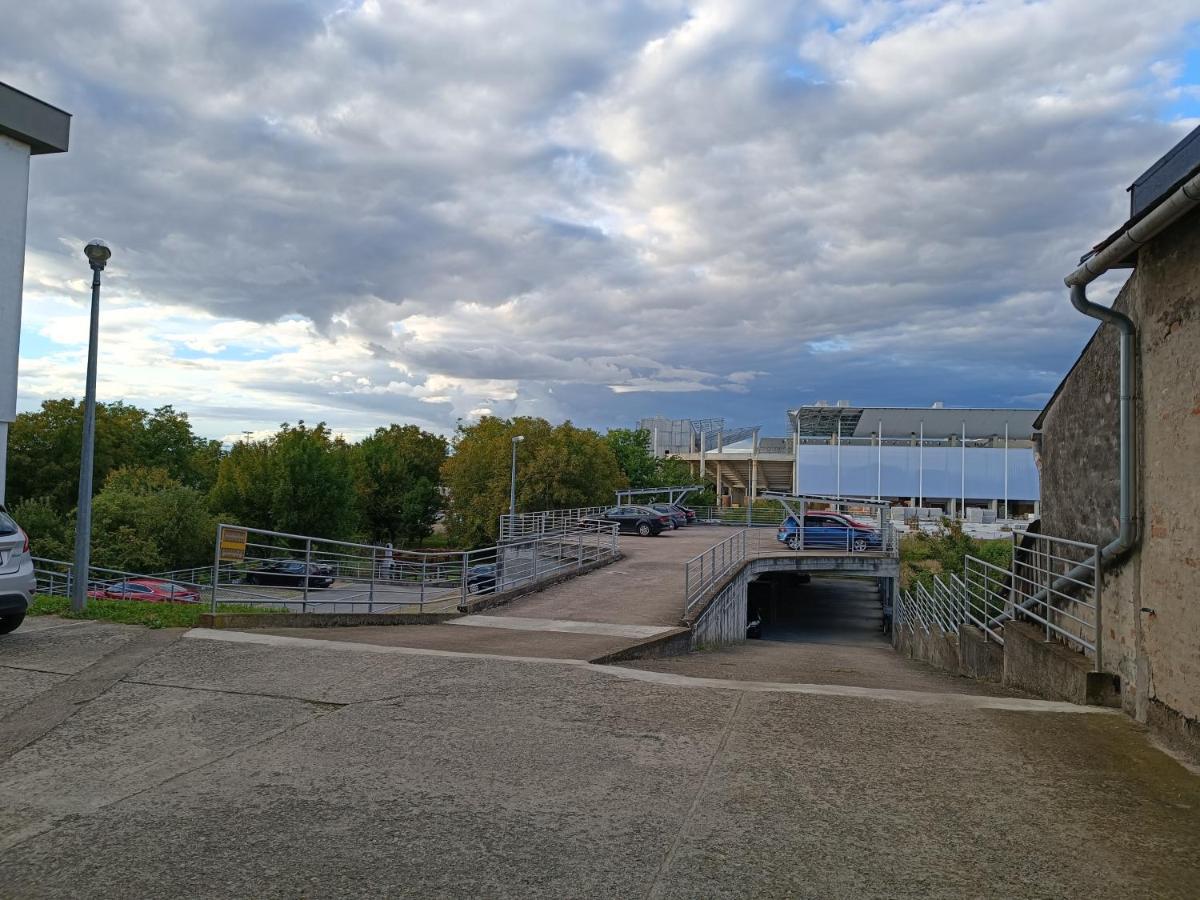 Arena Appartement Osijek Buitenkant foto