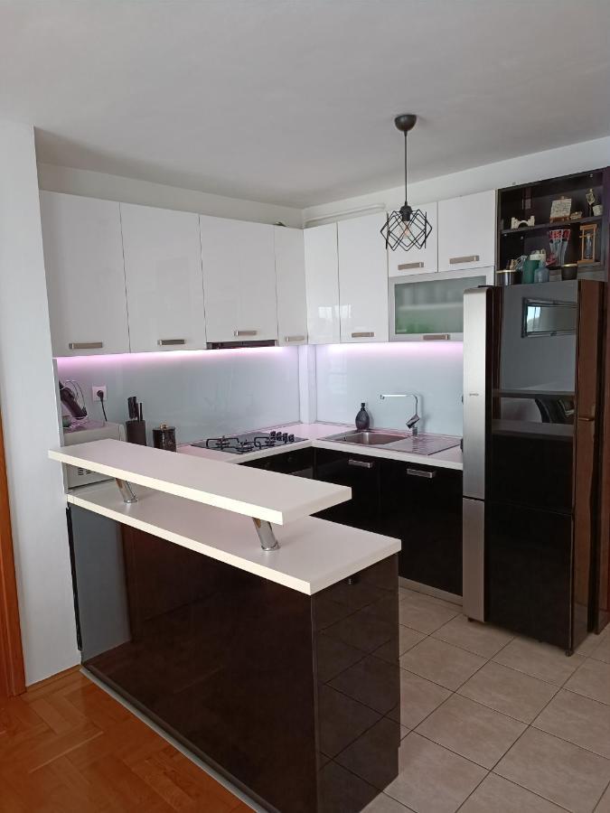 Arena Appartement Osijek Buitenkant foto