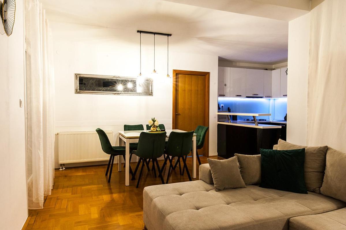 Arena Appartement Osijek Buitenkant foto