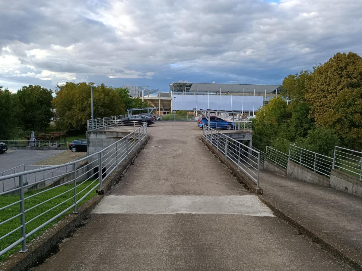 Arena Appartement Osijek Buitenkant foto