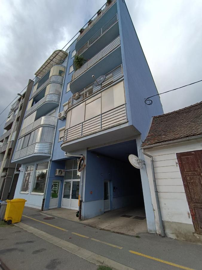 Arena Appartement Osijek Buitenkant foto