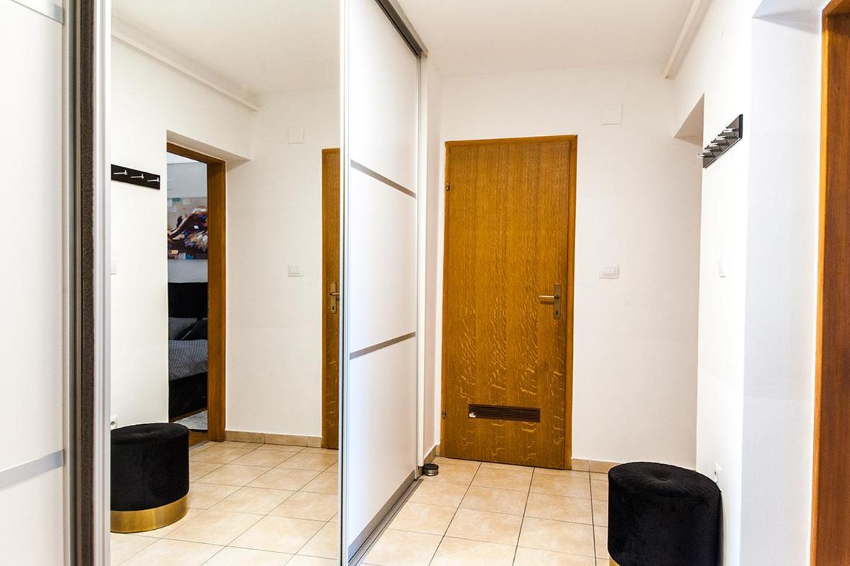Arena Appartement Osijek Buitenkant foto