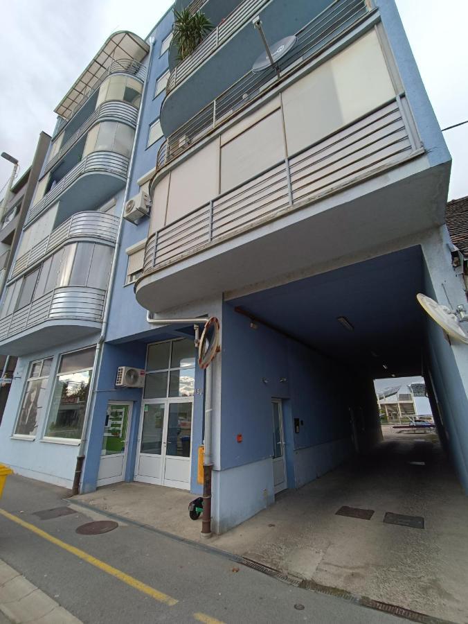 Arena Appartement Osijek Buitenkant foto
